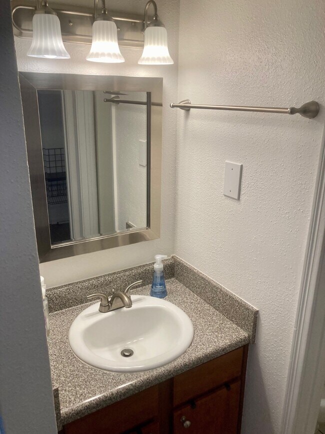 Building Photo - 3506 Cove View Blvd