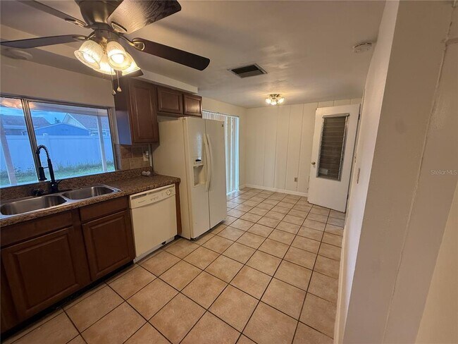 Building Photo - 3525 Springfield Dr
