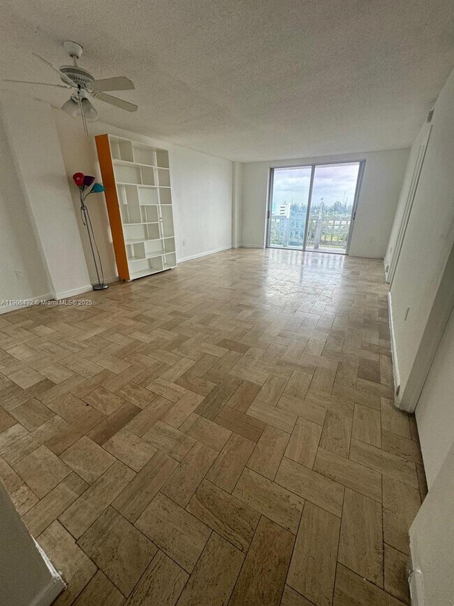 Primary Photo - 15600 NW 7th Ave