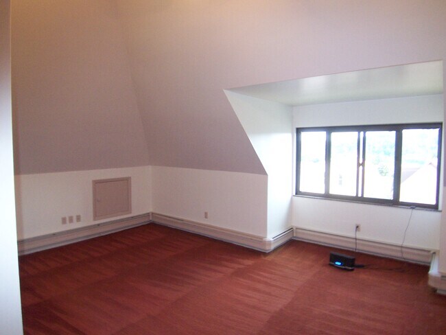 Building Photo - 539 E 10th Ave