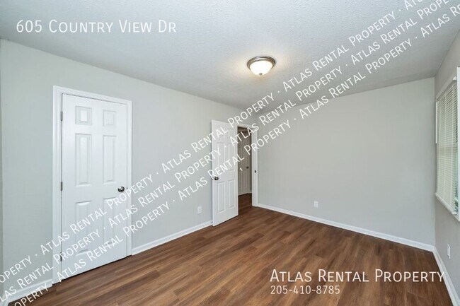 Building Photo - 605 Country View Dr NE