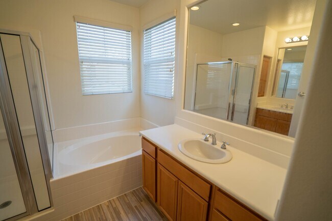 Building Photo - 27663 Sunny Creek Dr