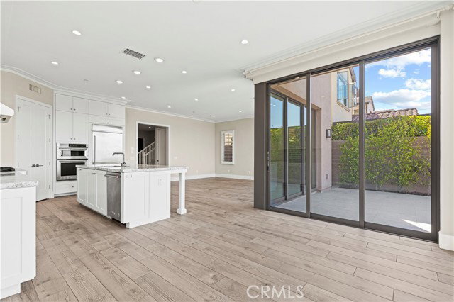 Building Photo - 110 Statura