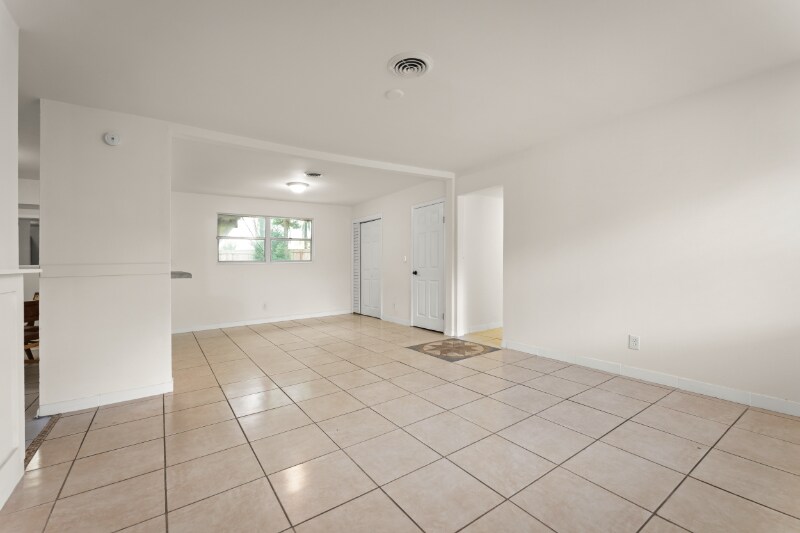 Building Photo - 6750 Snow White Dr