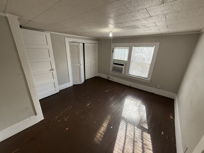 Building Photo - 301 N 7th St