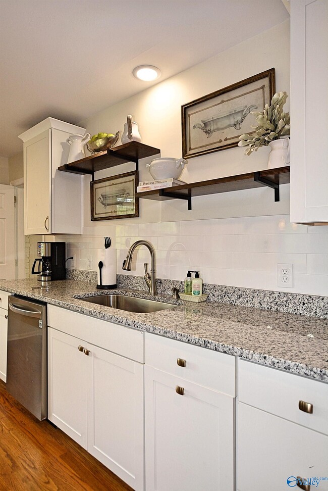 Building Photo - 207 Jones Valley Dr SW