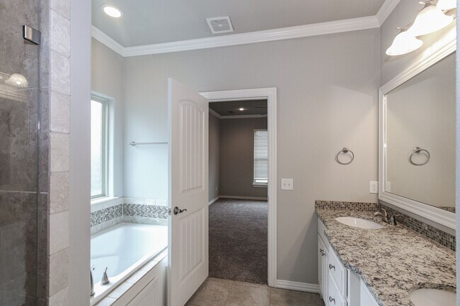 Building Photo - Gorgeous 3 bed/3 bath home in great Bentonville neighborhood