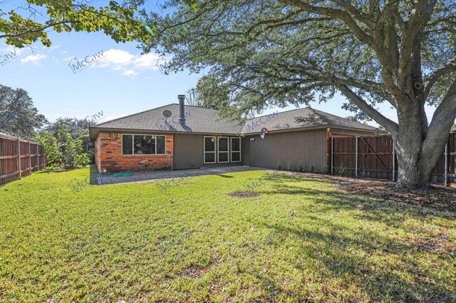 Building Photo - 809 Baxter Dr