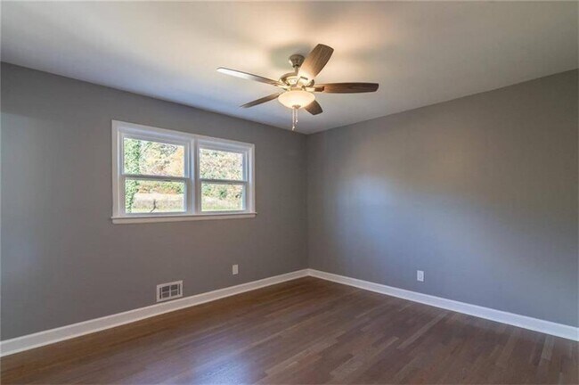 Building Photo - 3022 Trafalgar Way