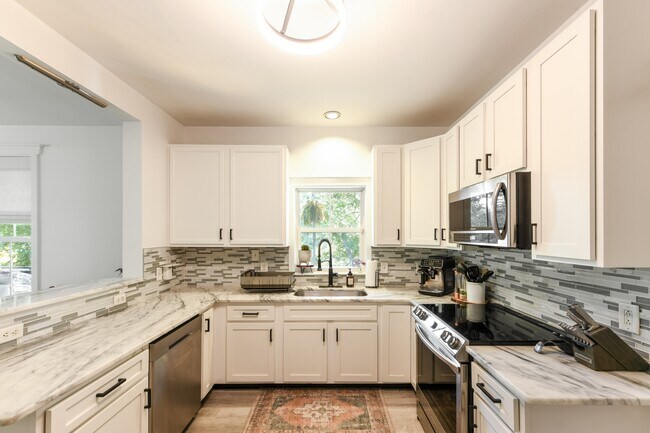 Building Photo - 886 Sedge Ct