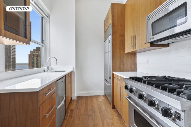Building Photo - 88 Greenwich St