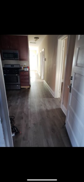 Building Photo - 5410 W Wrightwood Ave