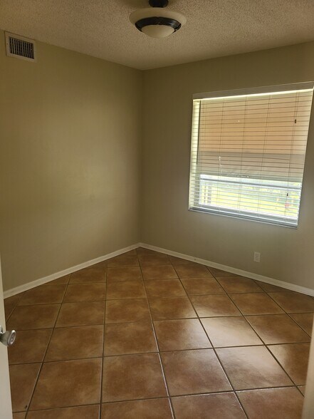 Building Photo - 9927 Three Lakes Cir