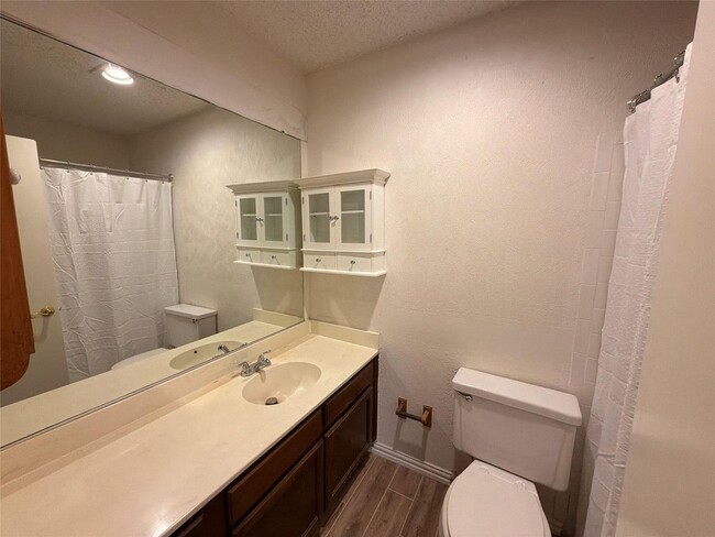 Building Photo - 2327 Torrington Dr