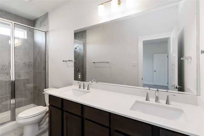 Building Photo - 220 Mirabeau Way