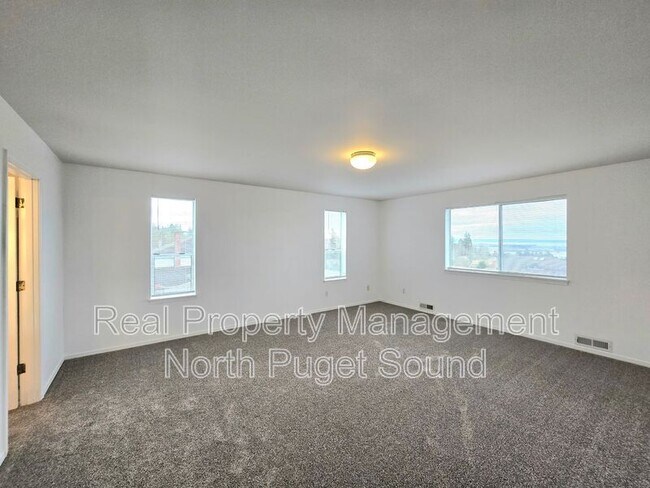 Building Photo - 5231 69th Dr NE