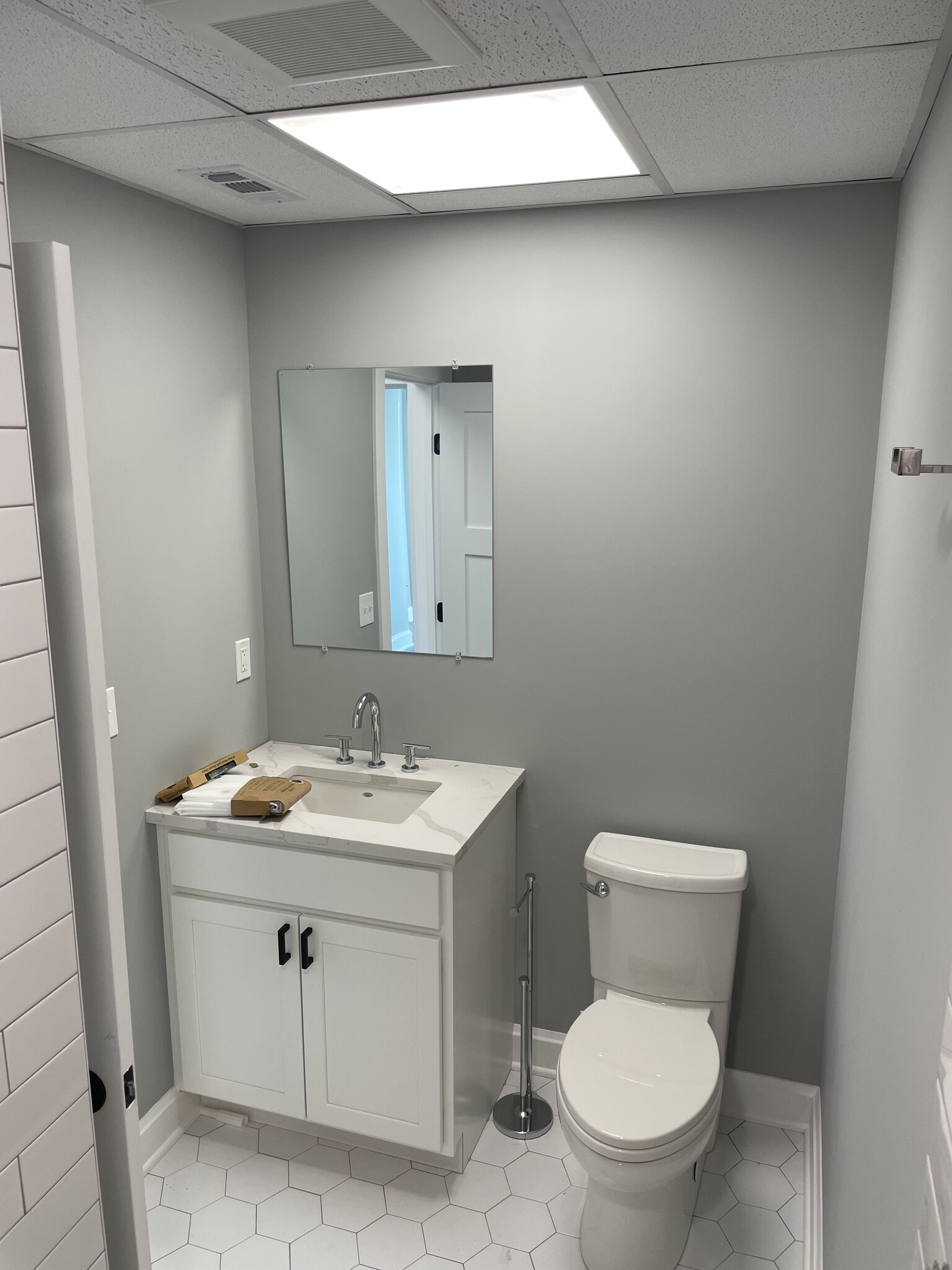 Building Photo - 127 Tunxis Hill Rd