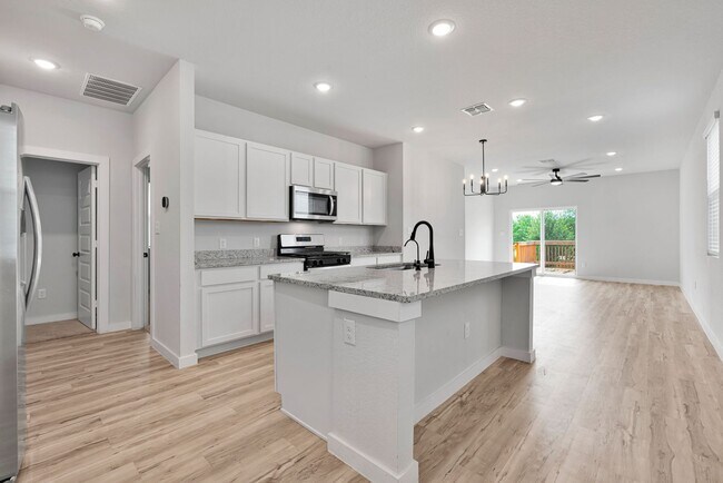 Building Photo - Cozy 3 Bedroom Home in Blue Ridge Ranch- Growing Southeast San Antonio Area!