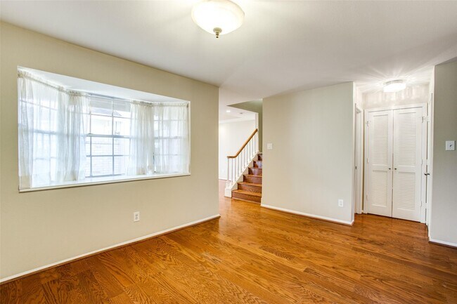 Building Photo - 11658 Lakeside Park Dr