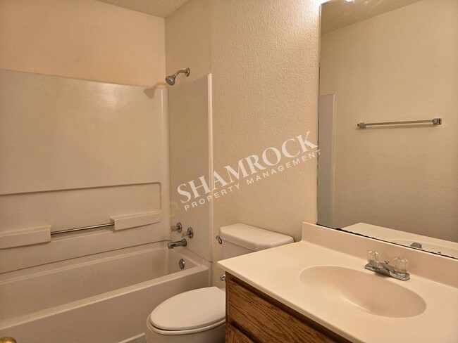 Building Photo - Cougar Ridge Duplex