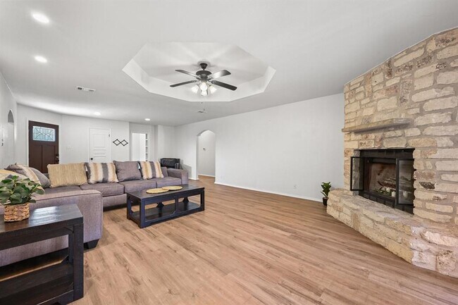 Building Photo - 1045 Hidden Hills Dr