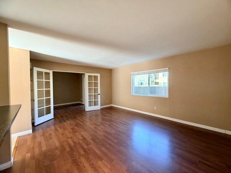 Building Photo - 7545 Charmant Dr