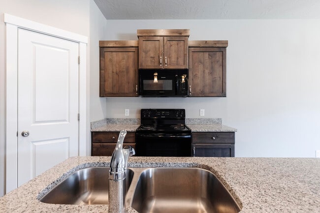 Building Photo - 3338 E Crimson Ridge Dr