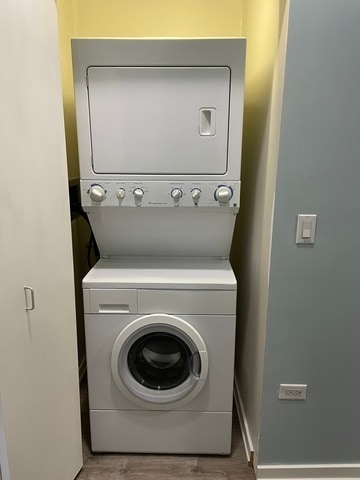 Building Photo - 235 W Van Buren St