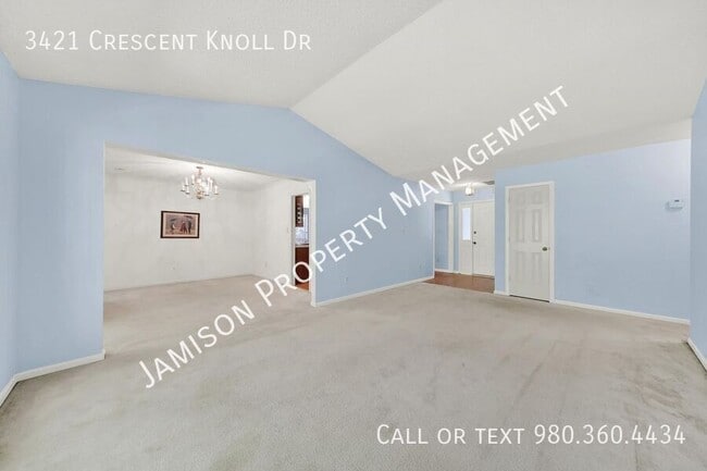 Building Photo - 3421 Crescent Knoll Dr