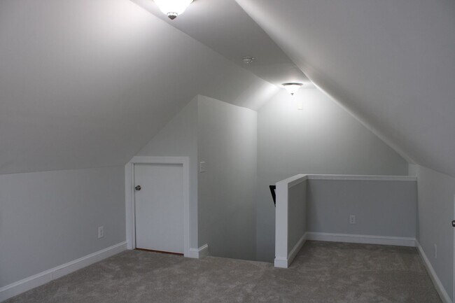 Building Photo - 3705 Warwick Pl