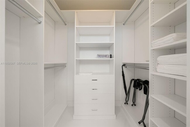 Building Photo - 600 NE 27th St