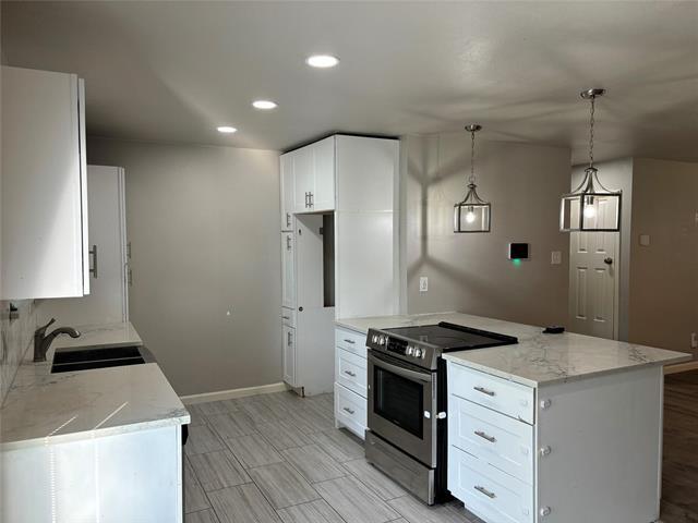 Building Photo - 4200 Oak Country Dr