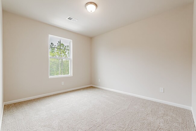 Building Photo - Like-New 4 Bedroom Home in Boulder Ridge –...
