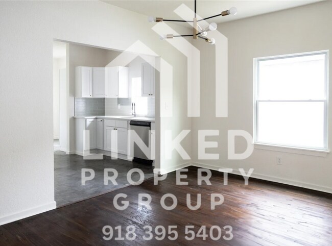 Building Photo - Beautifully Updated 3-Bedroom Home Near Downtown Tulsa