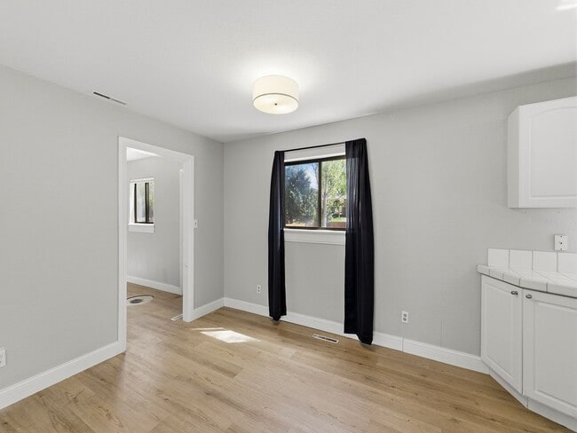 Building Photo - Beautiful Home in Central Fort Collins Location!