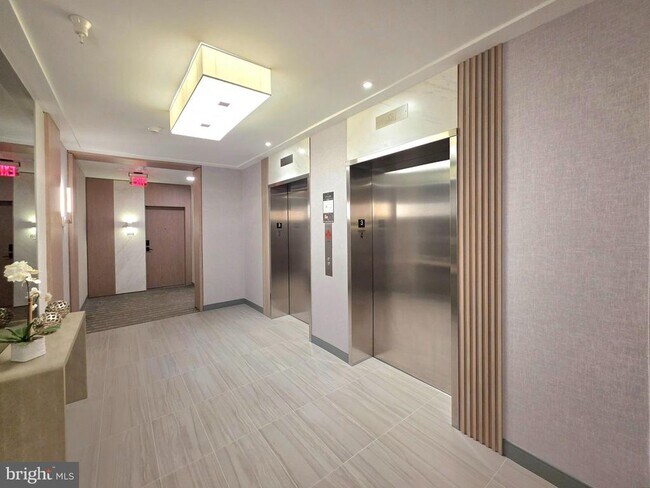 Building Photo - 737 Swann Ave