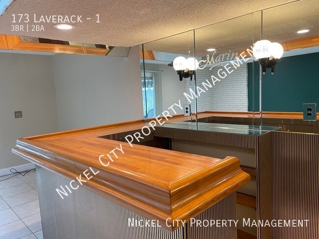 Building Photo - 173 Laverack-1