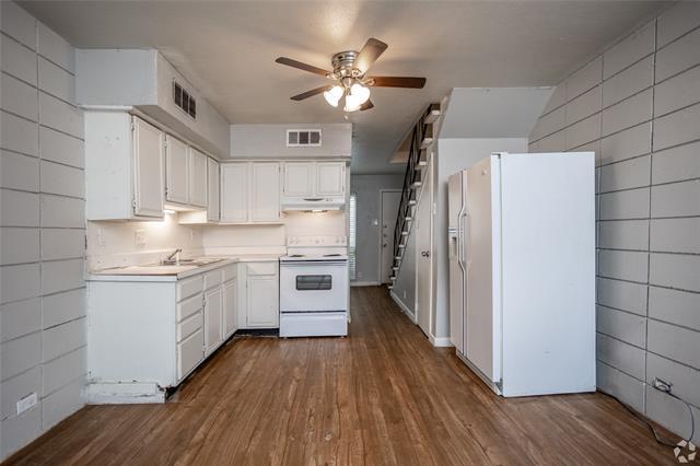 Building Photo - 9008 San Benito Way