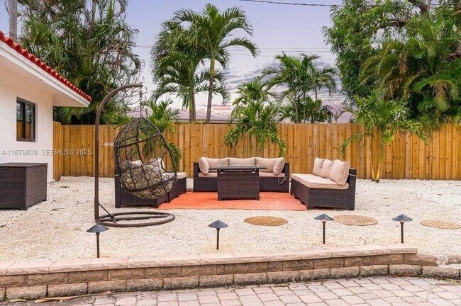 Building Photo - 5250 NE 15th Ave