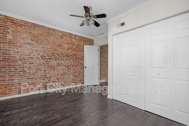 Building Photo - 207 S Ellwood Ave