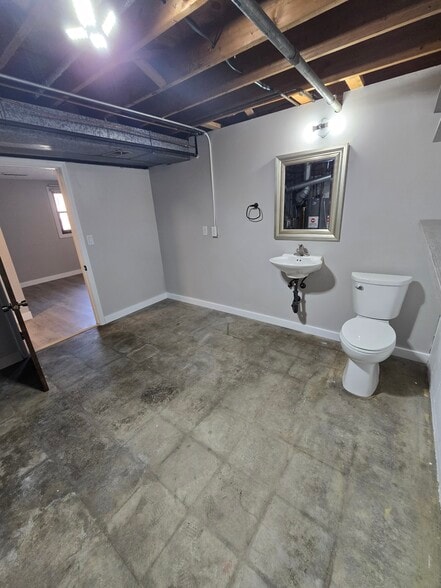 Building Photo - 4923 Robin Drive