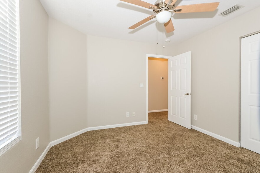 Building Photo - 125 Pennock Landing Cir