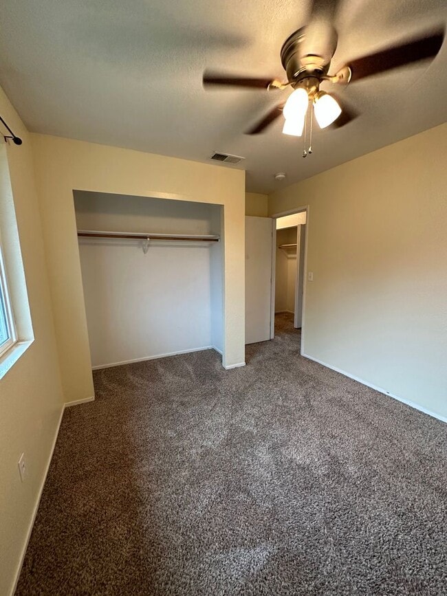 Building Photo - Cute well maintained home, convenient Anderson location