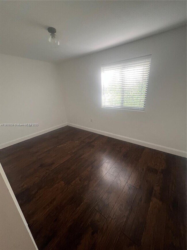 Building Photo - 920 SW 9th St