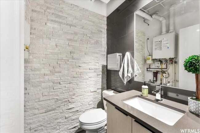 Building Photo - 360 W Broadway