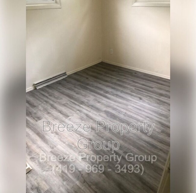 Building Photo - 2074 Price St