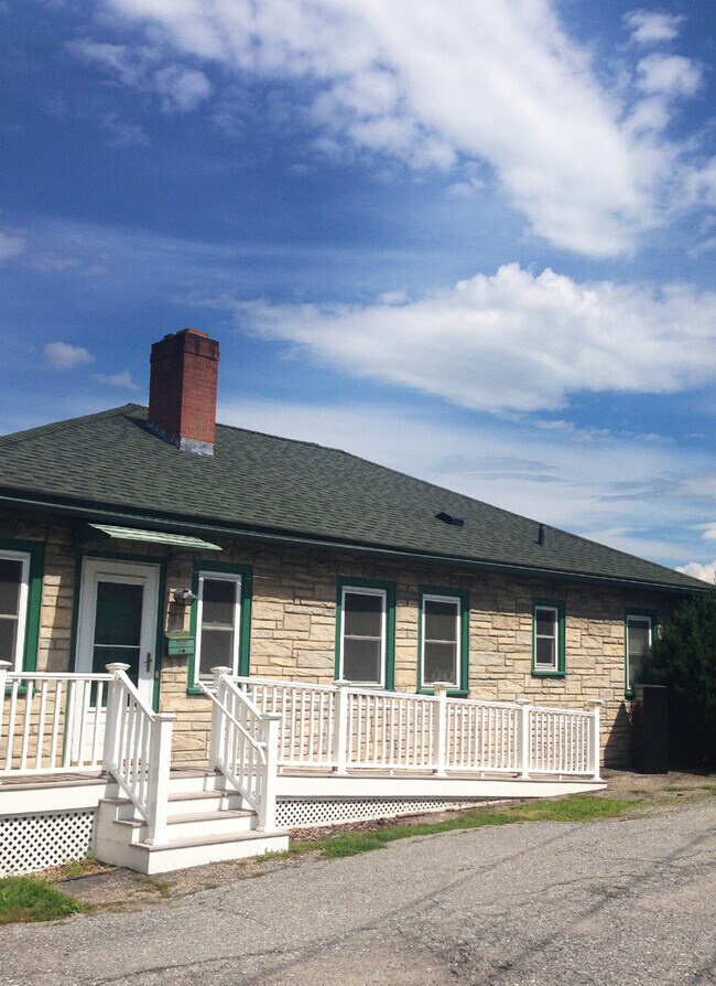 Building Photo - 419 Colchester Ave