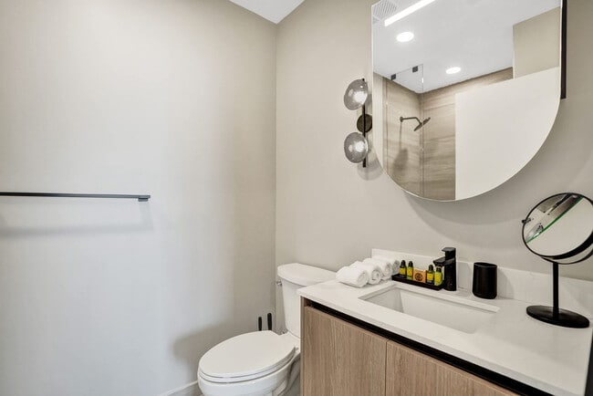 Building Photo - 580 72nd St