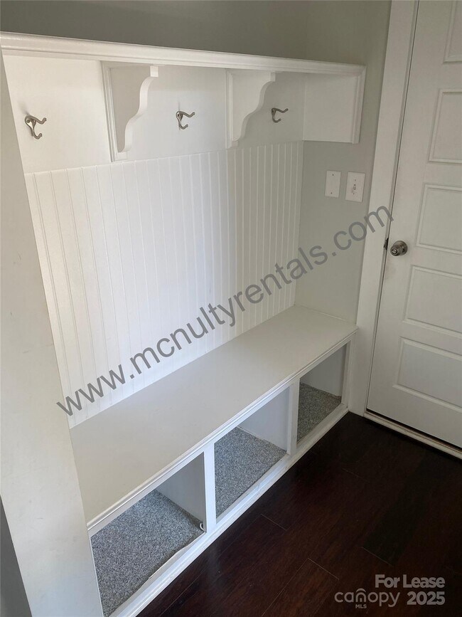 Building Photo - 4221 Courtly Ln