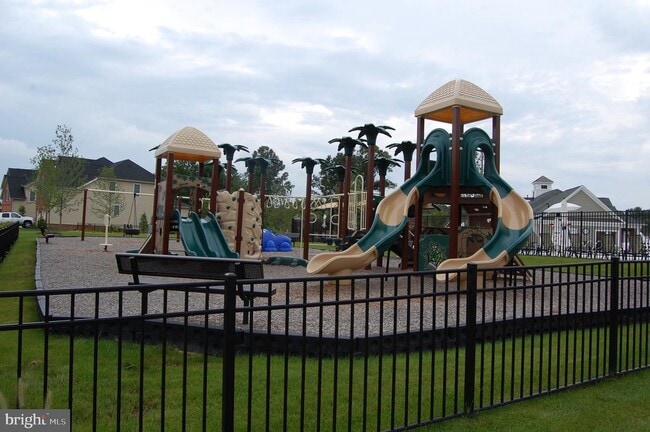 Building Photo - 8537 Pine Springs Dr
